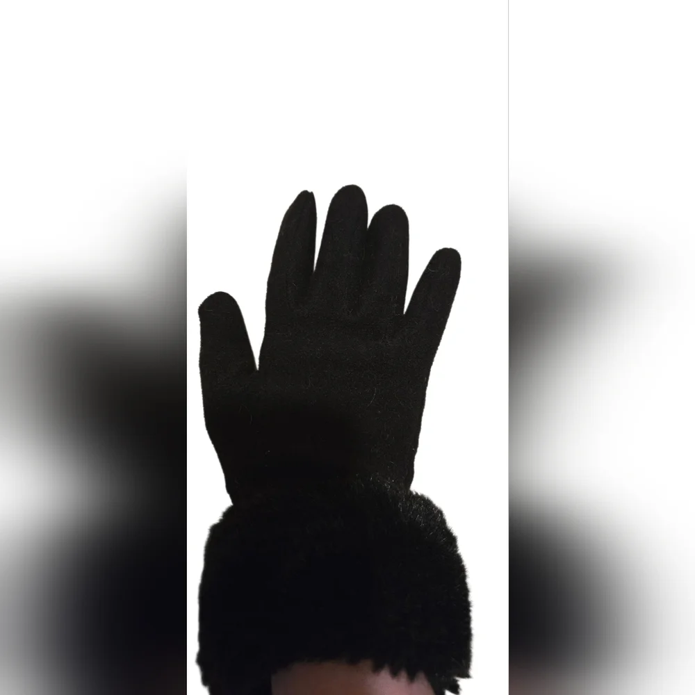 Elegant Black Fur-Trimmed Gloves